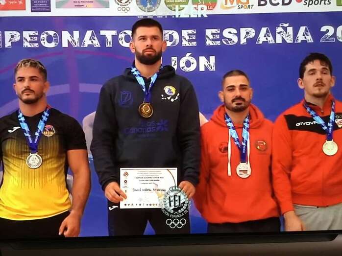 El teldense Daniel Herrero Averchenko, en lo más alto del podio / TA